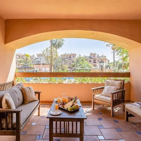 アパート Oleholidays Hacienda Del Sol Beachside Luxury エステポナ